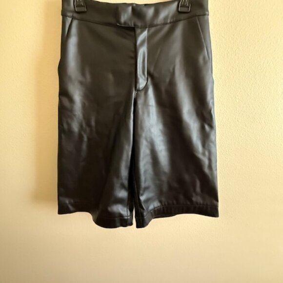 BARRAGAN Black Shorts - Picture 2 of 7